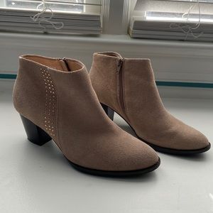 VIONIC HEEL BOOTIES BEDAZZLED SIDE STRIPE